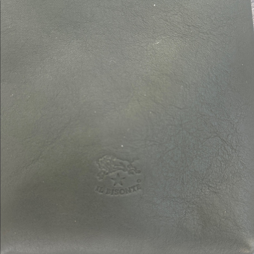 Olive green italian leather small crossbody top zip envelope bag. Il Bisonte - Picture 6 of 6